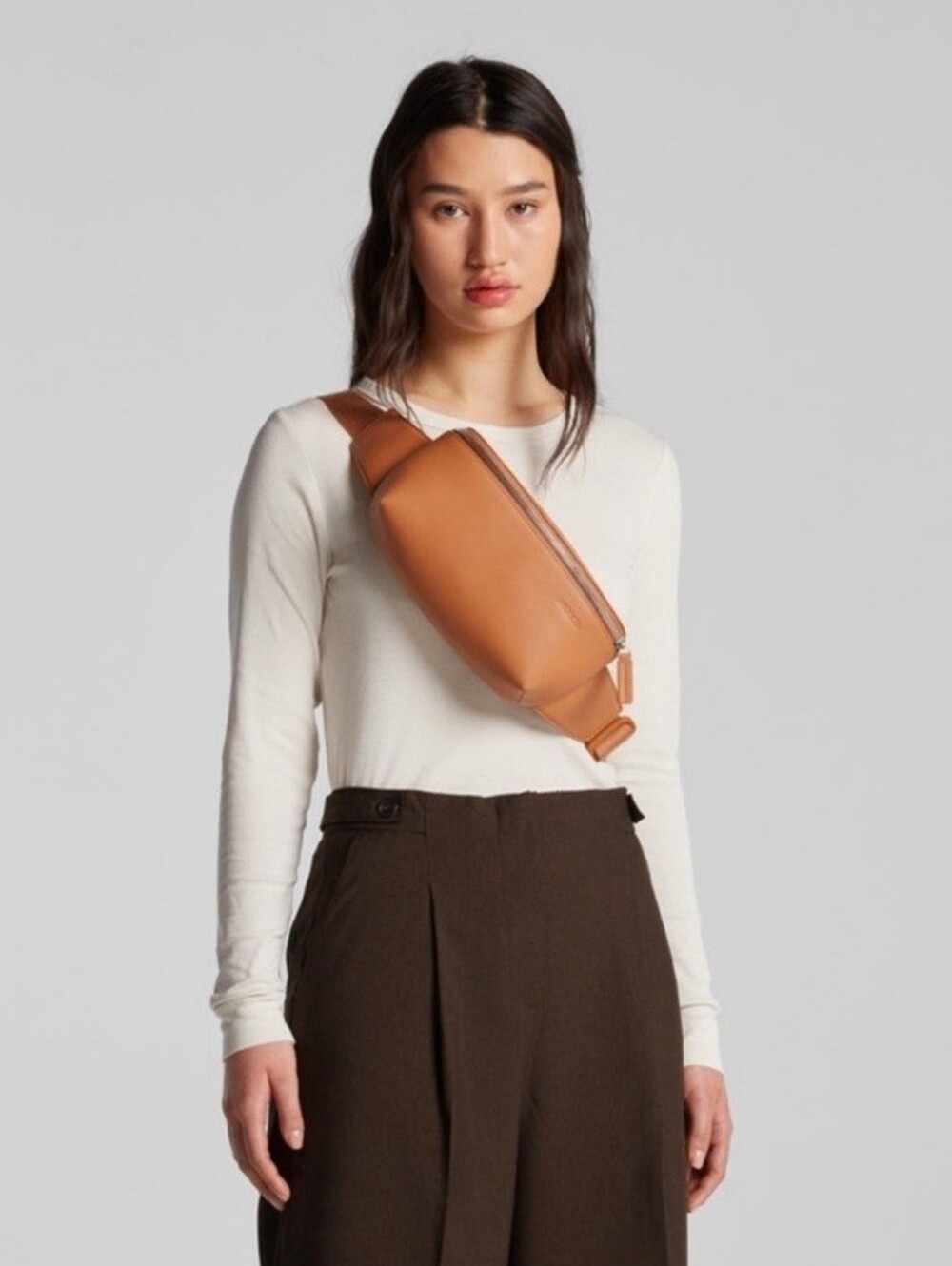 NWOT Monos Metro Sling Crossbody Belt Bag Saddle Tan Vegan Leather Cognac Urban